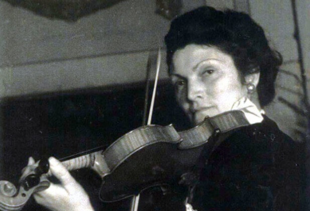 Iris Mordenti suona il violino