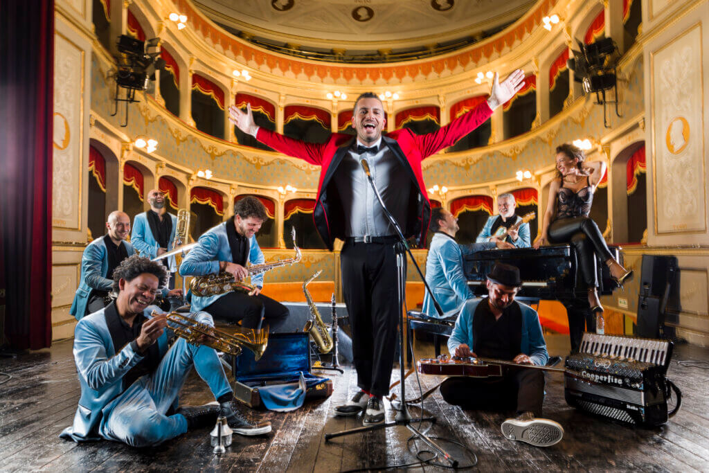Mirko Casadei con la sua POPular Folk Orchestra